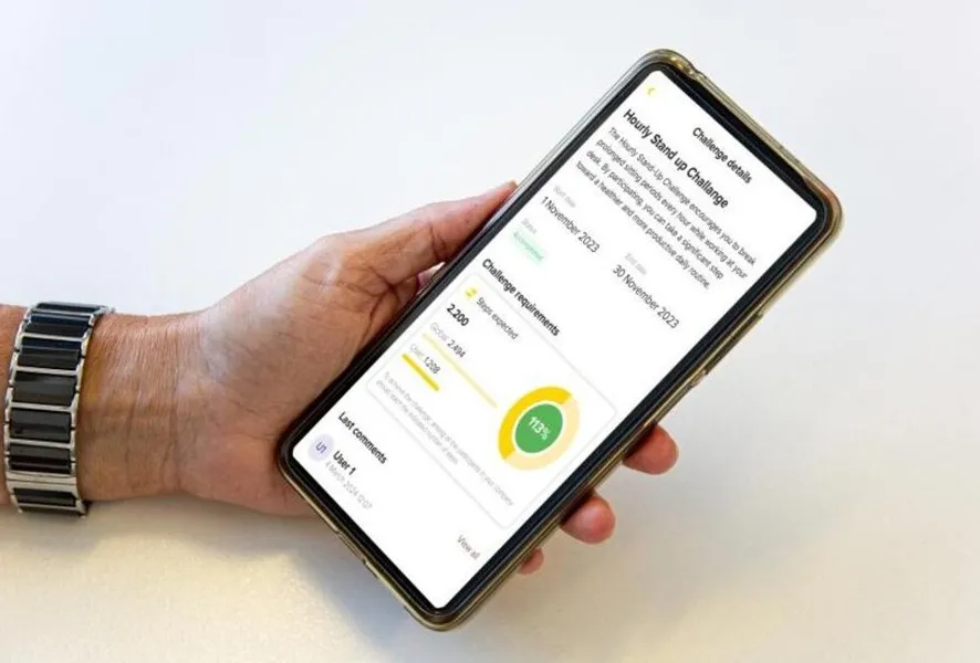 The Click2Move app on a phone, showing the details of an activity challenge and its progress